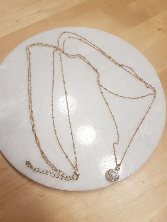Collier sautoir doré pendentif boule cristal Moa