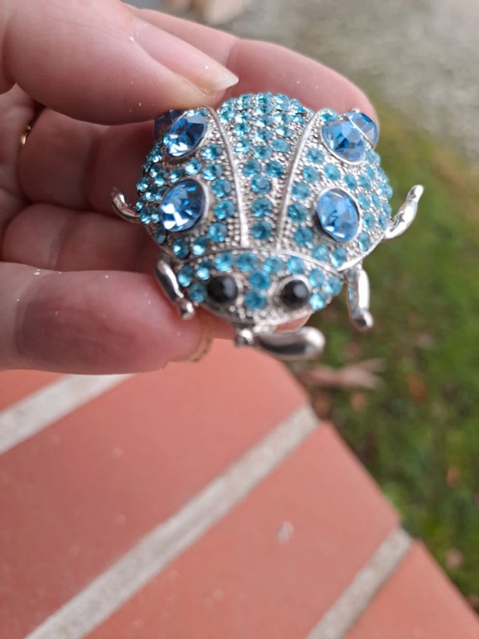 Broche coccinelle bleue - photo numéro 2