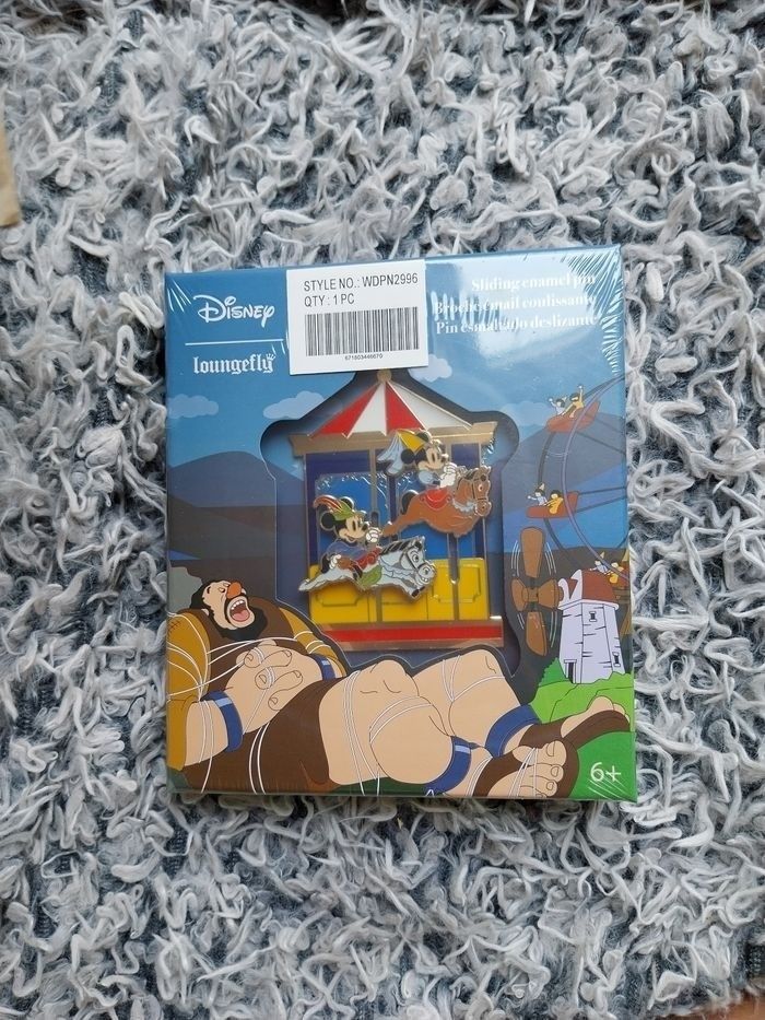 Pins Disney loungefly