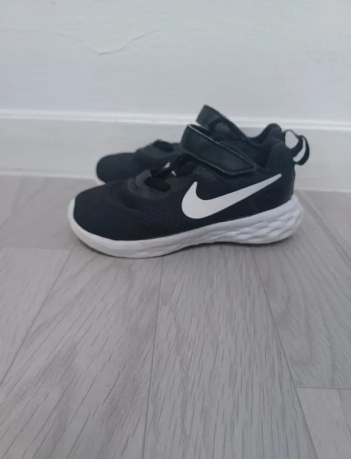 Basket bébé Nike révolution à scratch - photo numéro 3