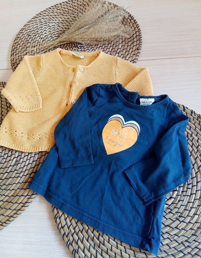 Gilet moutarde+ tee shirt marine imprimé TAO 6 mois - photo numéro 2