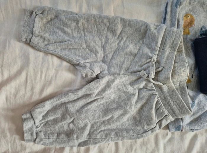 Sweat zara  et pantalon 6 mois lot - photo numéro 6