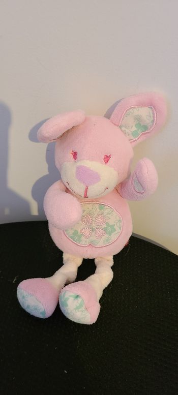 Doudou Lapin Rose Broderie Trèfle 20 cm Tex