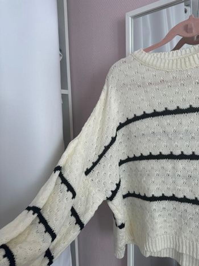 Pull blanc à ligne noir - photo numéro 2