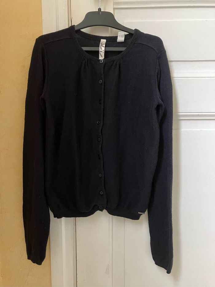 Gilet noir Okaïdi 8/10 ans (1€50)