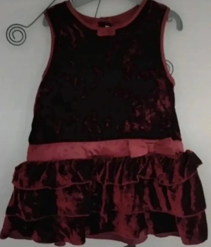 Magnifique robe bordeaux irisé à volants et petits noeuds de décoration H&M taille 6-9 mois - photo numéro 2