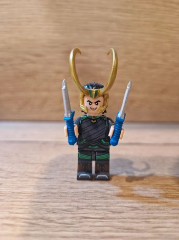 Figurine type lego Loki Thor Marvel