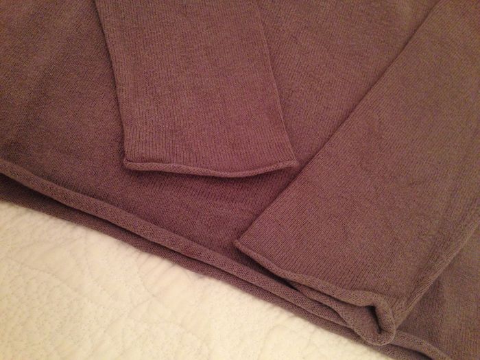 Pull Taupe avec impression d'une coccinelle - photo numéro 3