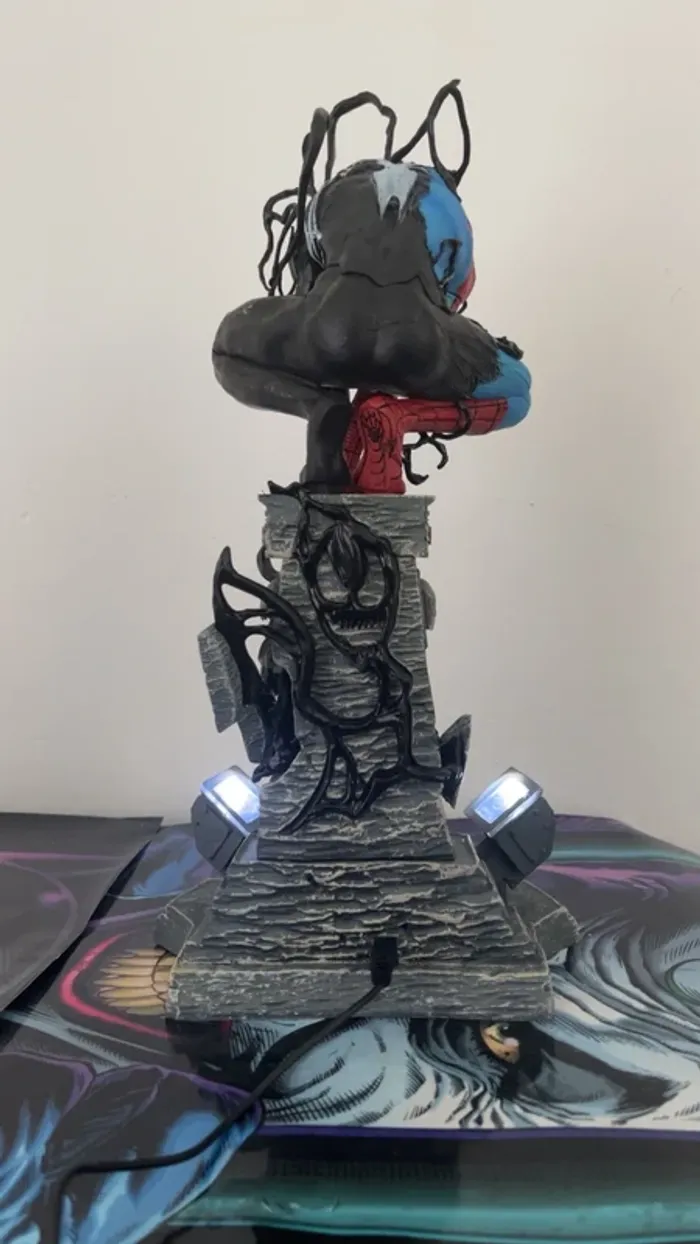 Spider Man - Statuette Spider Man x Venom - photo numéro 3
