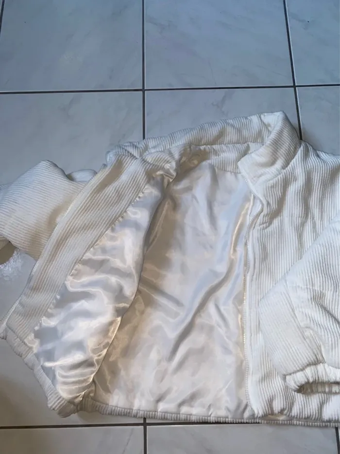 Veste blanche - photo numéro 2