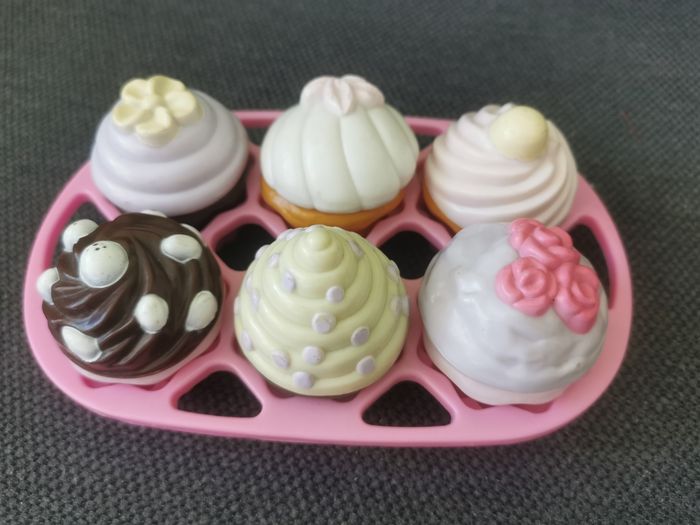 Cupcakes dans le plateau de dînette
