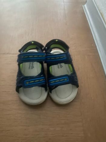 Chaussure garçon taille 23