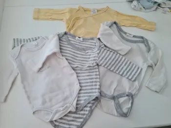 Lot bodies 3 mois