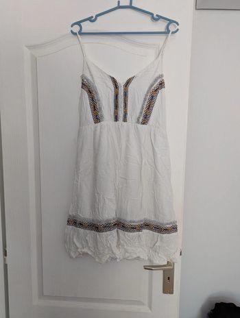 Robe blanche cache cache