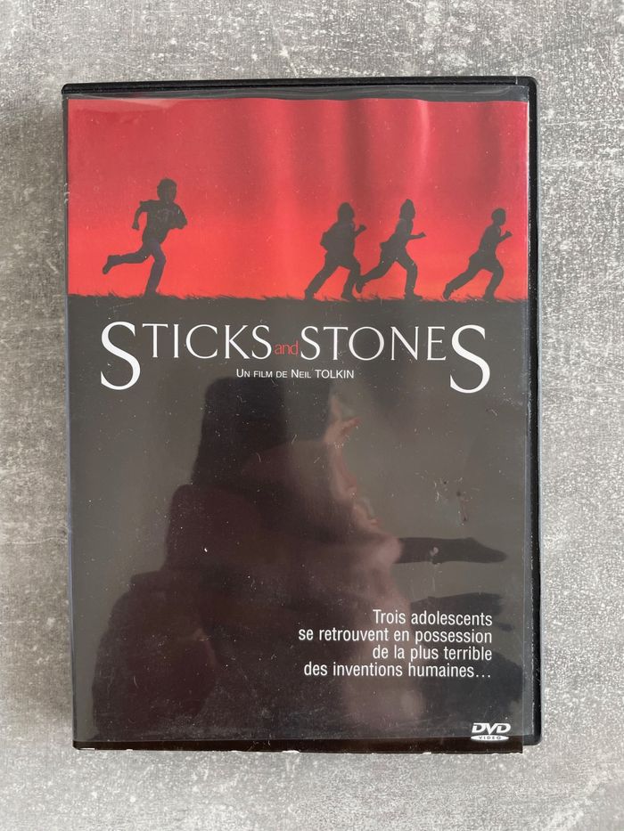 Film DVD, Stick and stones en français. - photo numéro 1