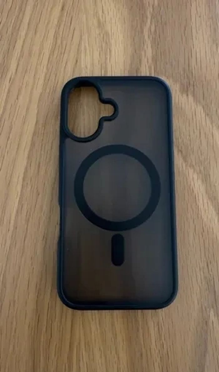 Apple iPhone 16 Noir 256 Go comme neuf acheté en décembre 2024 - batterie 100% encore sous garantie - photo numéro 3