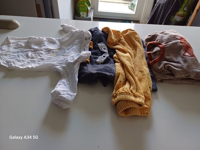 Lot de 2 pyjama en 6 mois un1 pièce l'autre 2 - photo numéro 7