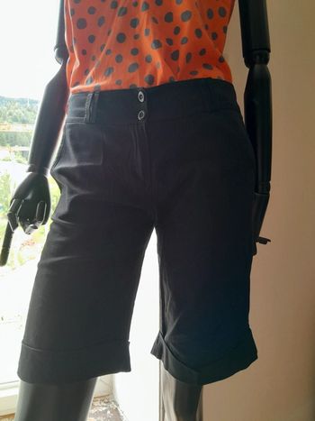 Short noir mi-long T36