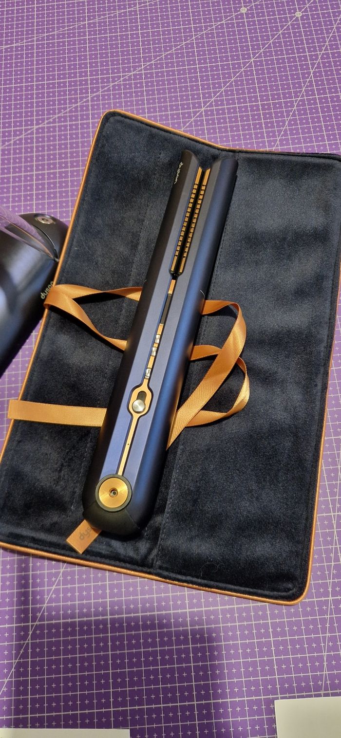 Lisseur dyson corrale bleu