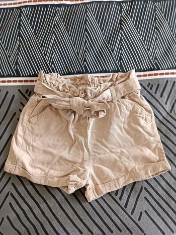 Short beige taille 5 ans