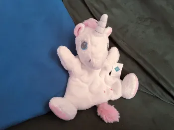 Peluche marionnette Licorne TEX Carrefour doudou marionnette blanc et rose