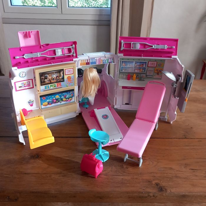 Ambulance barbie - photo numéro 4