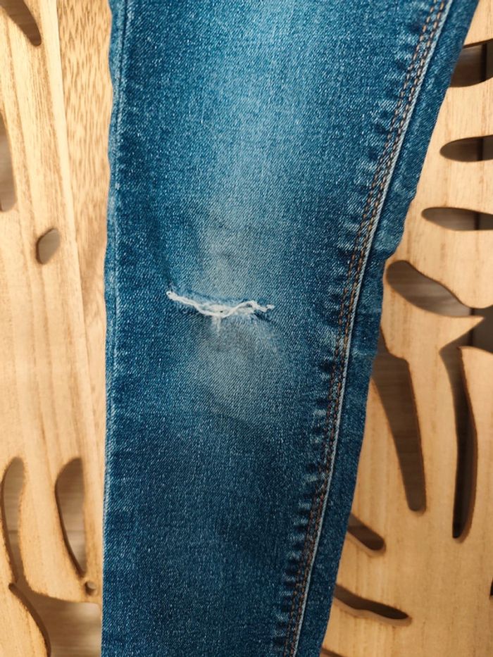 Jean troué Taille 6 ans LH - photo numéro 4