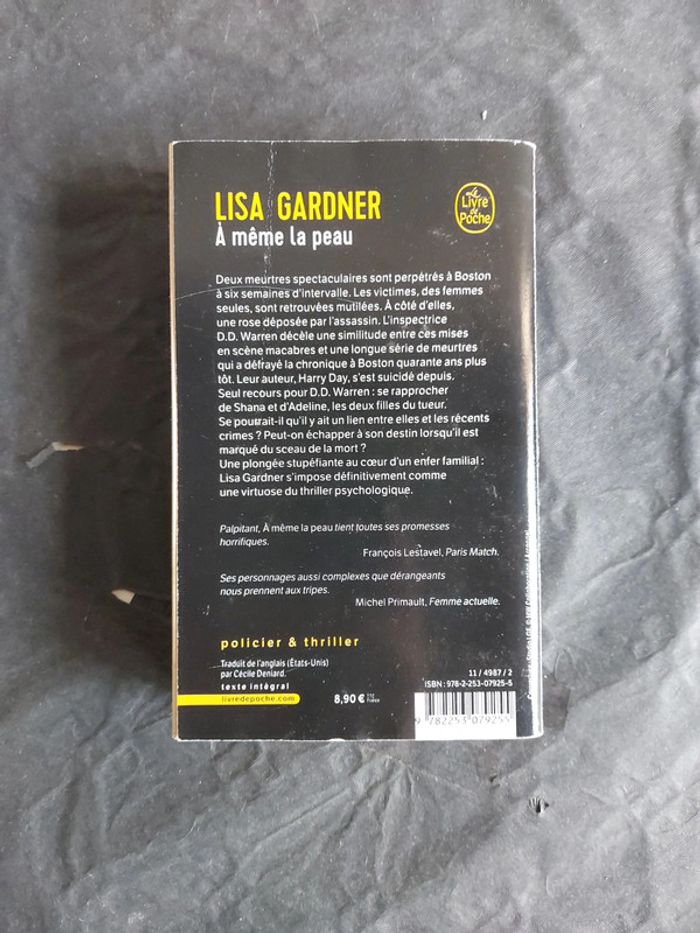 À même la peau - photo numéro 2