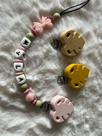 Attache tétine personnalisé feuilles