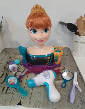 Tête à coiffer Reine des Neiges Anna Disney