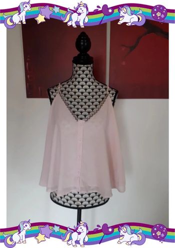 Jolie haut ornée de perles taille M