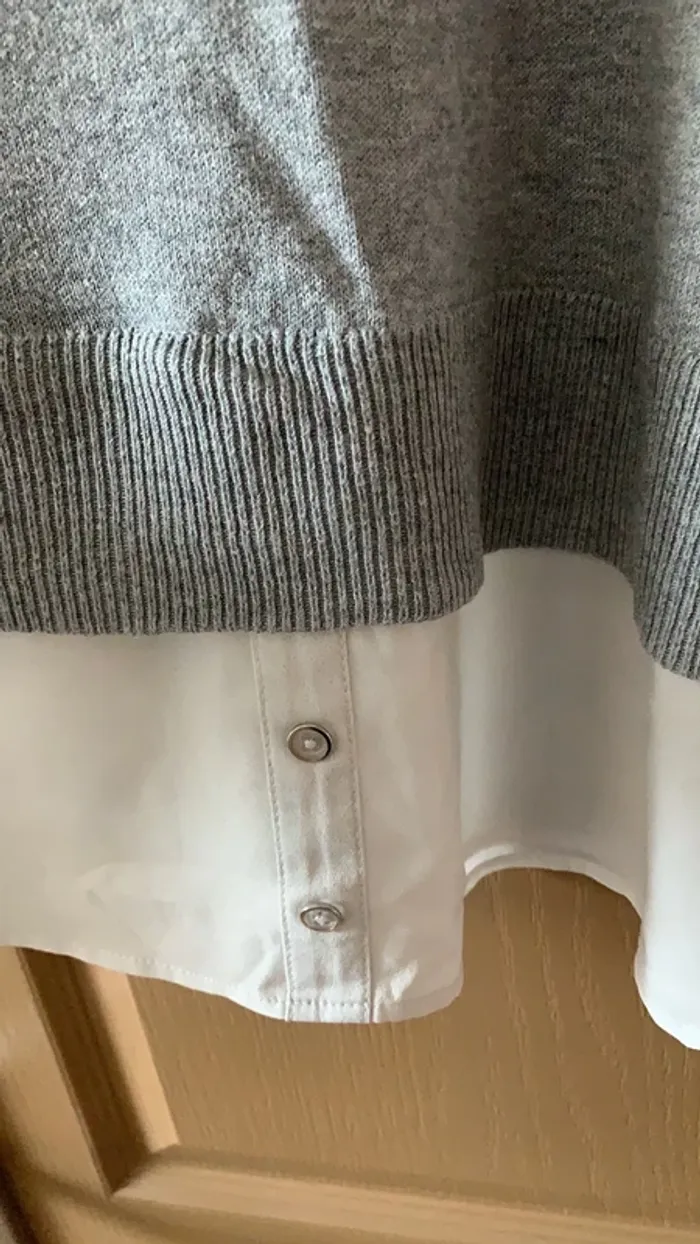 Pull gris à col blanc - photo numéro 2