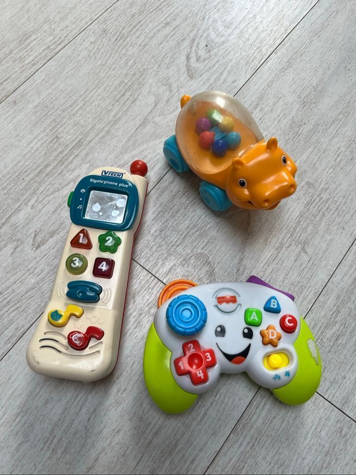 Lot de 2 jouets d’éveil téléphone musical rigolo phone de vtech manette musicale et hippopotame à bille