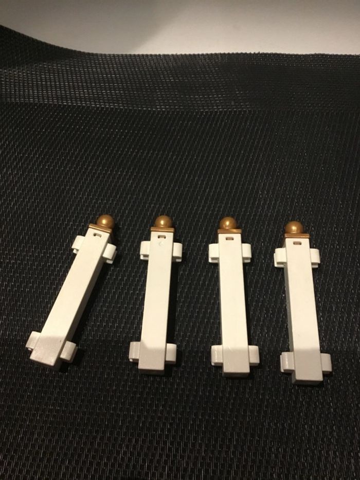 Playmobil lot 4 poteaux blancs avec boules dorées piste obstacle 5224 hippique chevaux équitation