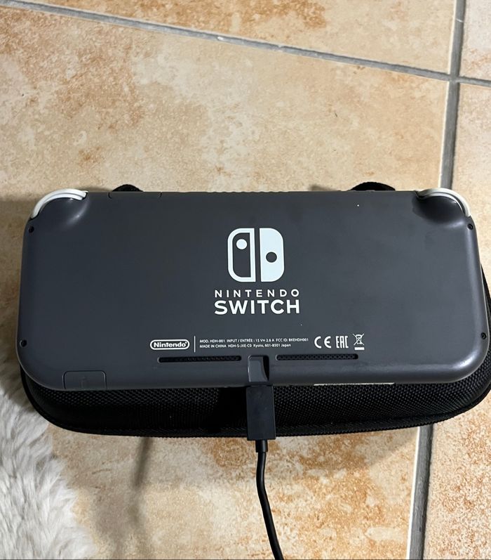 Nintendo switch lite - photo numéro 5