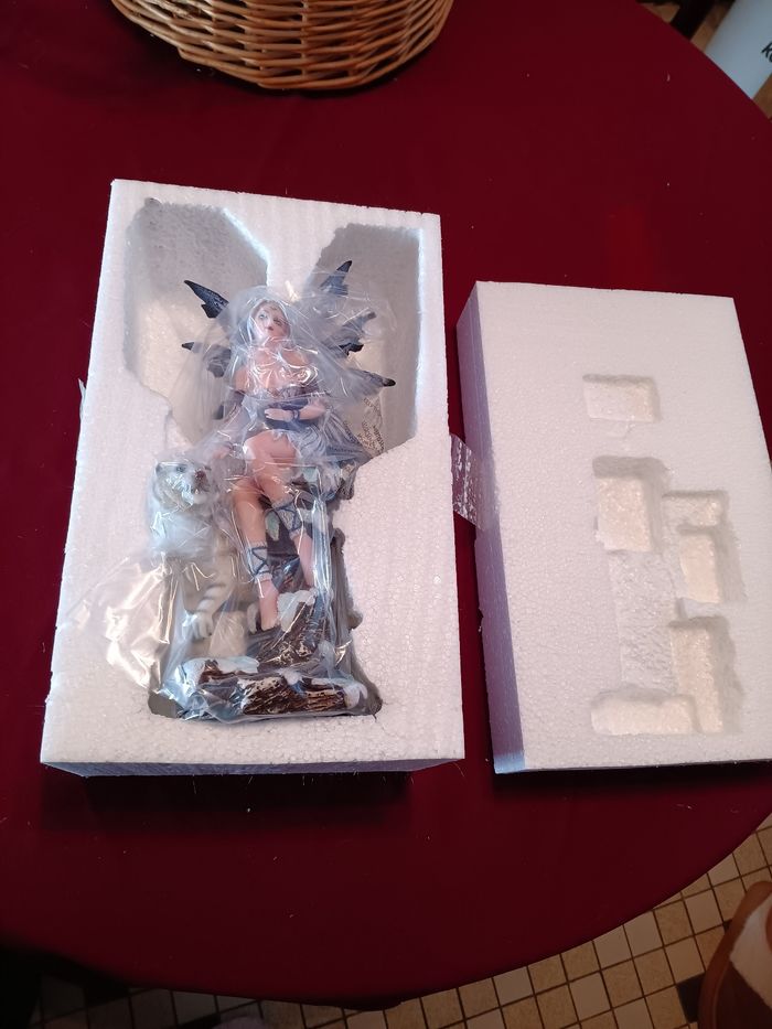 Fée des neiges avec tigre blanc - photo numéro 4