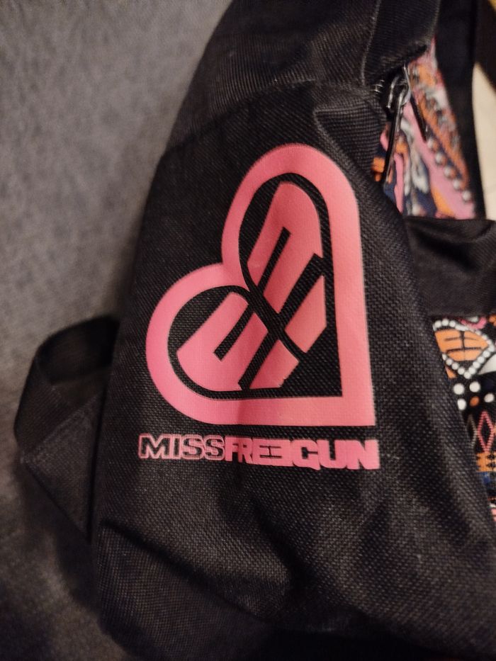 Sac a dos Miss Freegun noir et rose - photo numéro 5