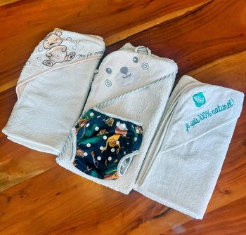Lot capes et couche de bain bébé