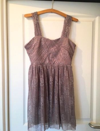 Jolie robe en dentelle de qualité Topshop - dressing trié par tailles