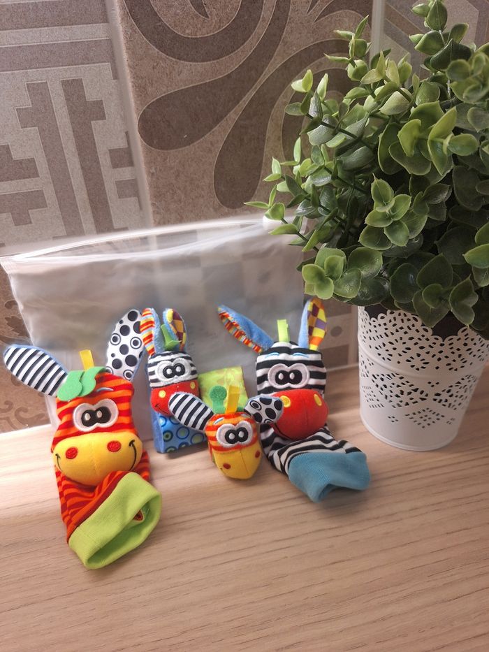 Lot de 4 hochets poignets/pieds mixte 0-12 mois