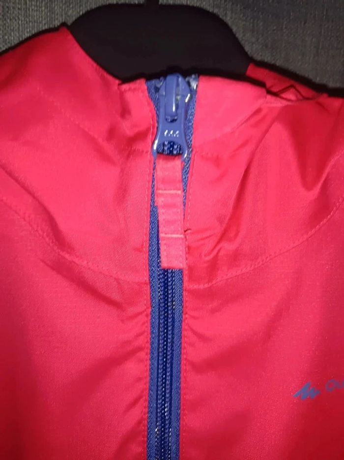 Coupe vent / veste (pluie) Quechua fille taille 14 ans en excellent état - photo numéro 3