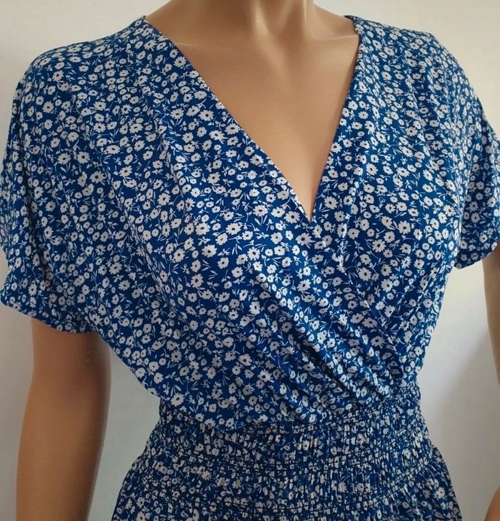 Longue robe magique neuve taille unique jusqu au 52 - photo numéro 2