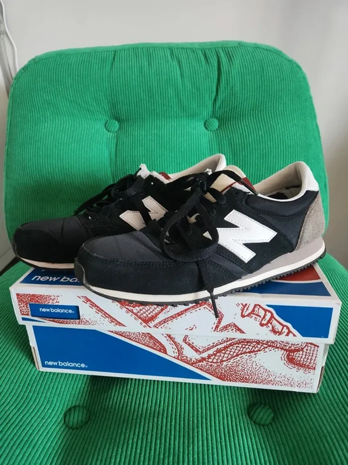 Baskets Homme New Balance Noires & Grises T.41.5