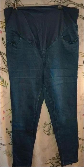 Jeans de grossesse taille 48 tout petit accro au niveau de la poches