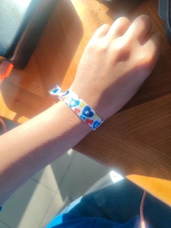 Bracelet élastique au choix blanc ou bleu