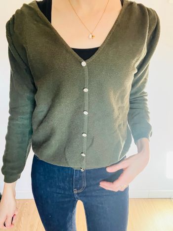 Gilet cardigan vert kaki bouton Diamant maille côtelé 