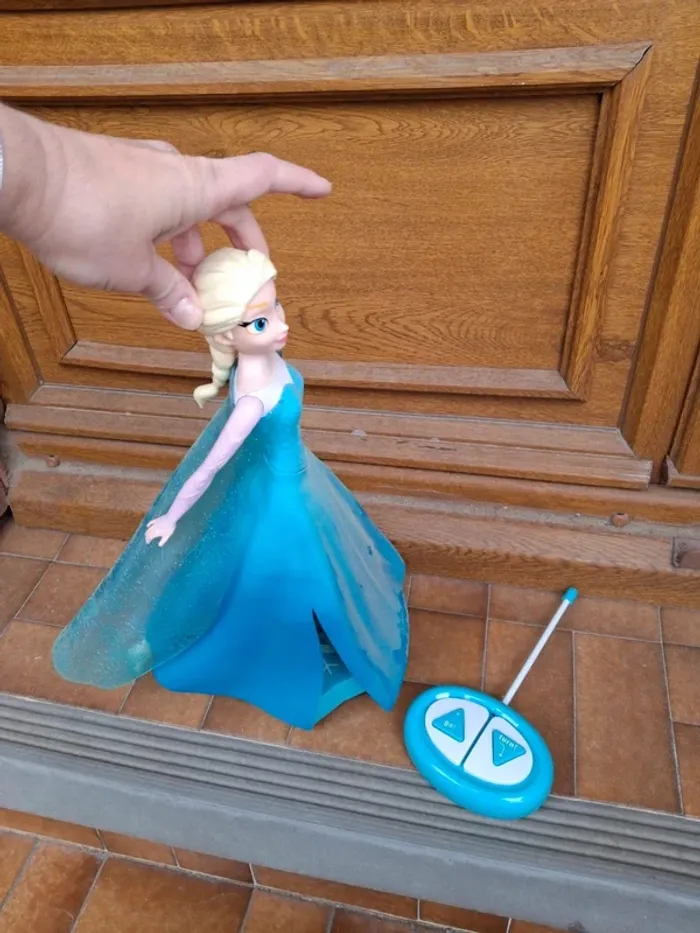 Elsa reine des neiges frozen radiotelecommande - photo numéro 6