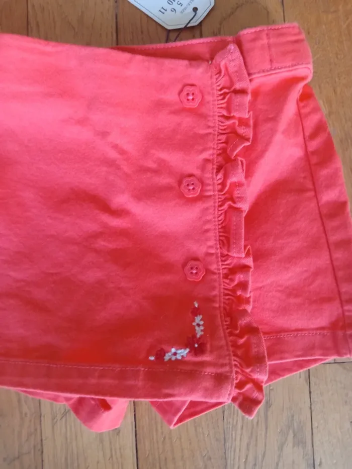 Jupe short Sergent Major rouge Neuve 3 ans - photo numéro 2