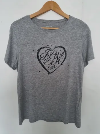 T-shirt stooker