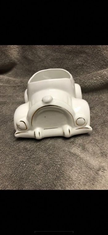 Cache pot style voiture